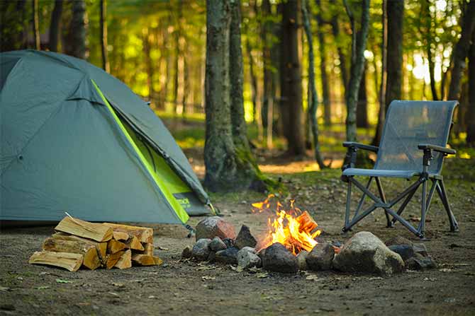 Đi cắm trại trong rừng